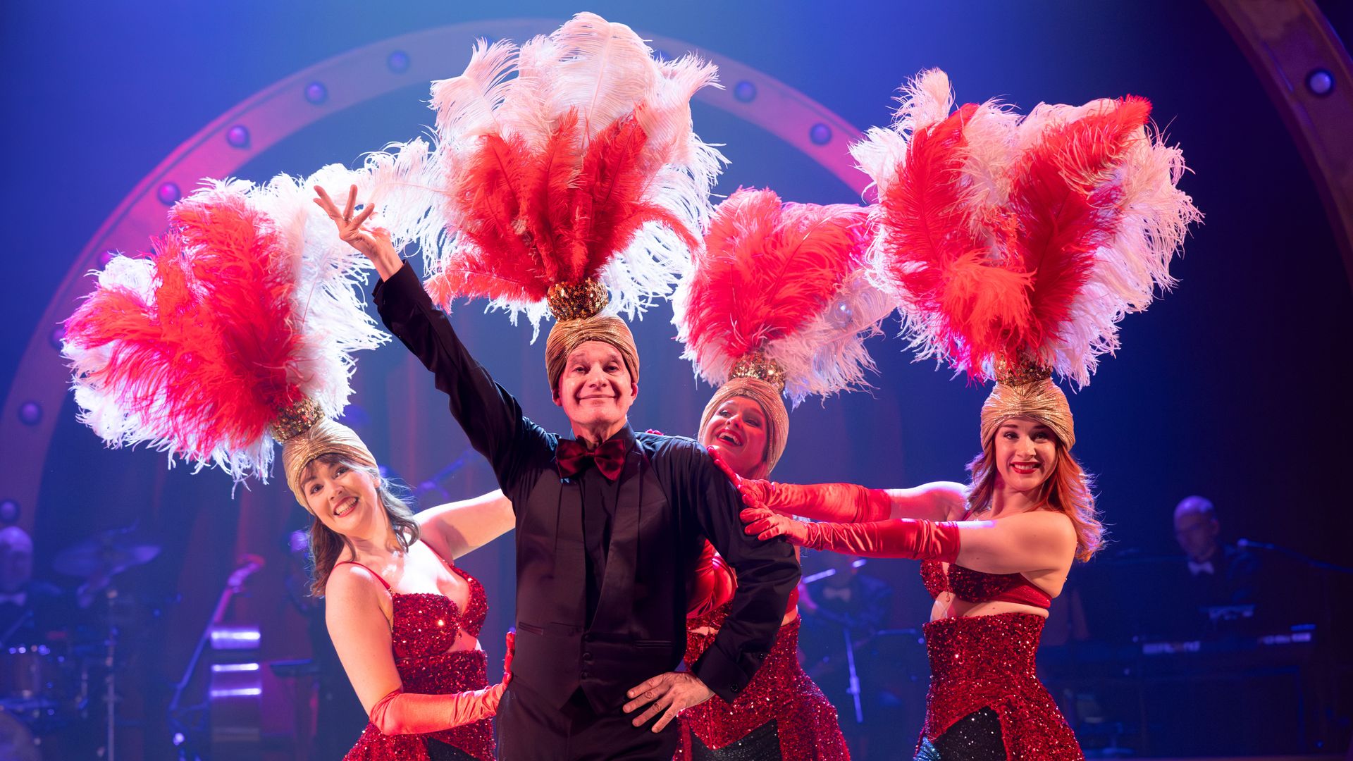 Ons pap wil bij de revue